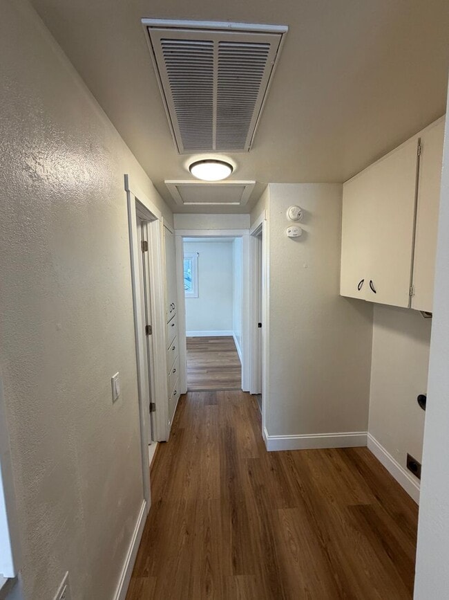 Photo - 2 Bed 1 Bath Duplex with Garage,