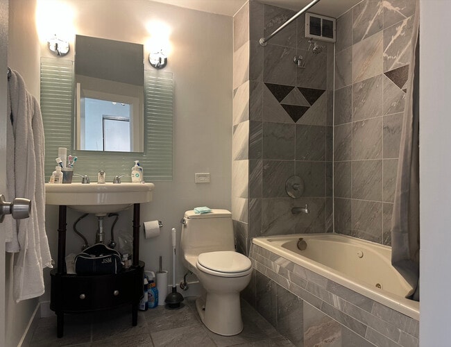 Photo - 2 E Oak St Unit 3502