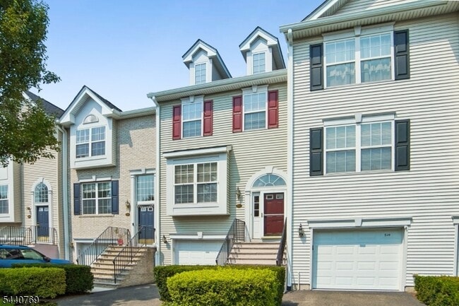 Photo - 533 Coventry Dr