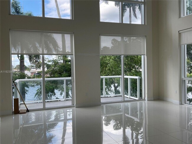 Photo - 1861 NW S River Dr Unidad A09