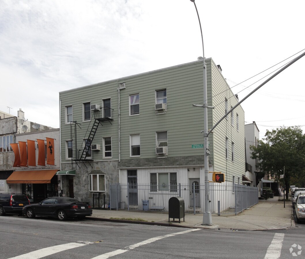 Photo - 438 Graham Ave