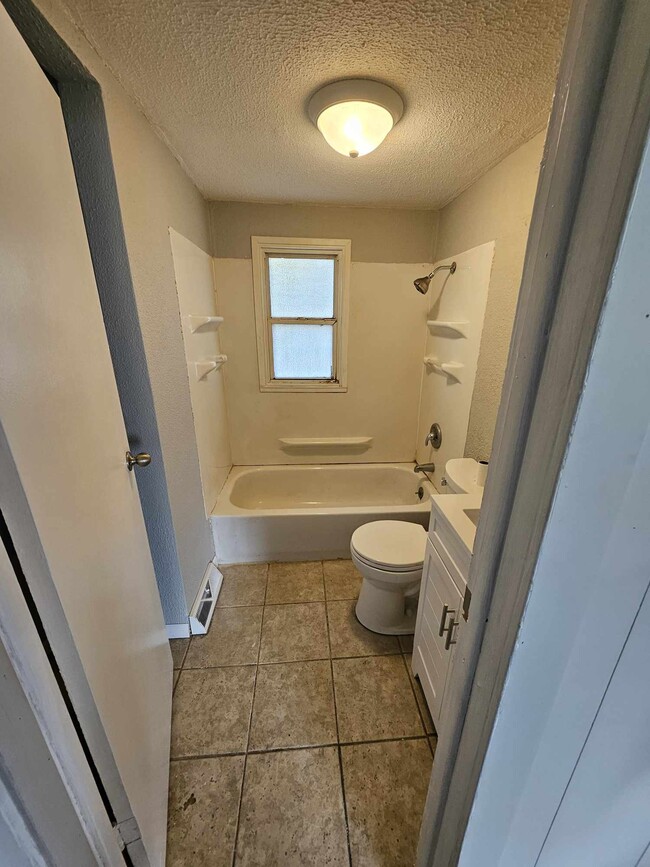 Photo - 3142 Horton St