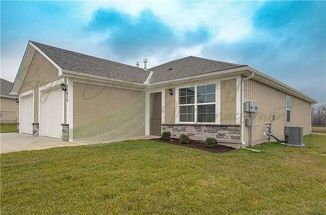 Photo - SPACIOUS AND MODERN DUPLEX!!! JANUARY RENT FREE!!!