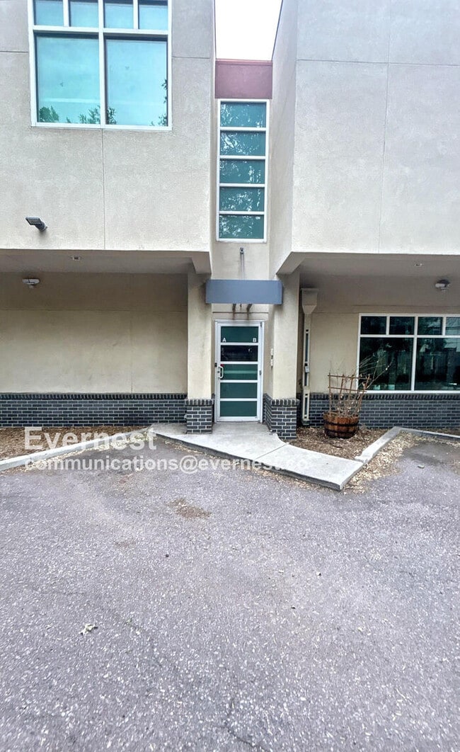 Building Photo - 1621 W Colorado Ave Unit b Rental