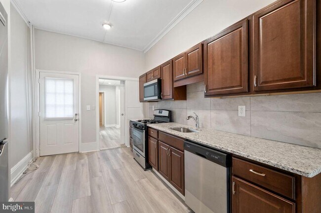 Photo - 2304 Catharine St Unit 1