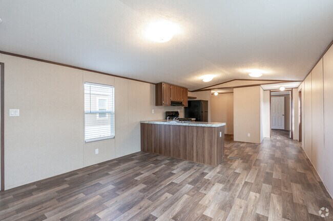 3BR, 2BA - 924SF - Living Room
