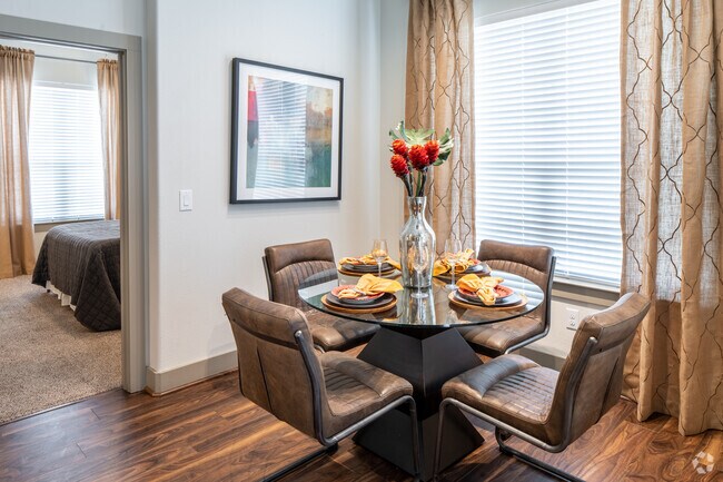 2 habitaciones, 2 baños, 1094 pies cuadrados - The Royce at 8100