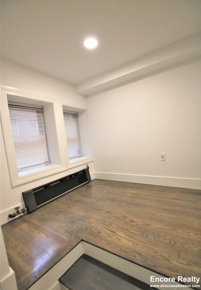 Photo - 27 Phillips St Unit 1