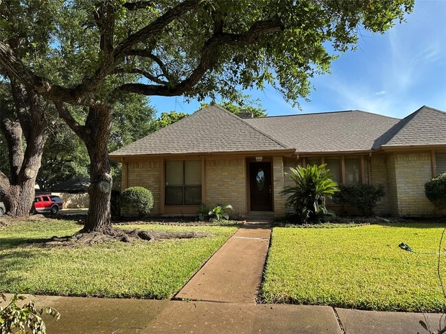 Building Photo - 2826 Green Fields Dr