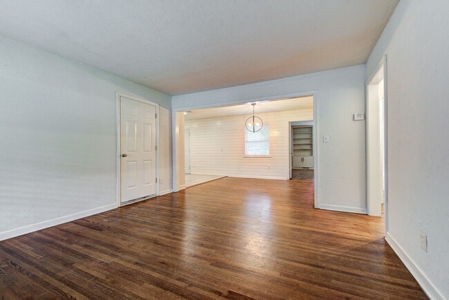 Photo - 1723 Churchill Way