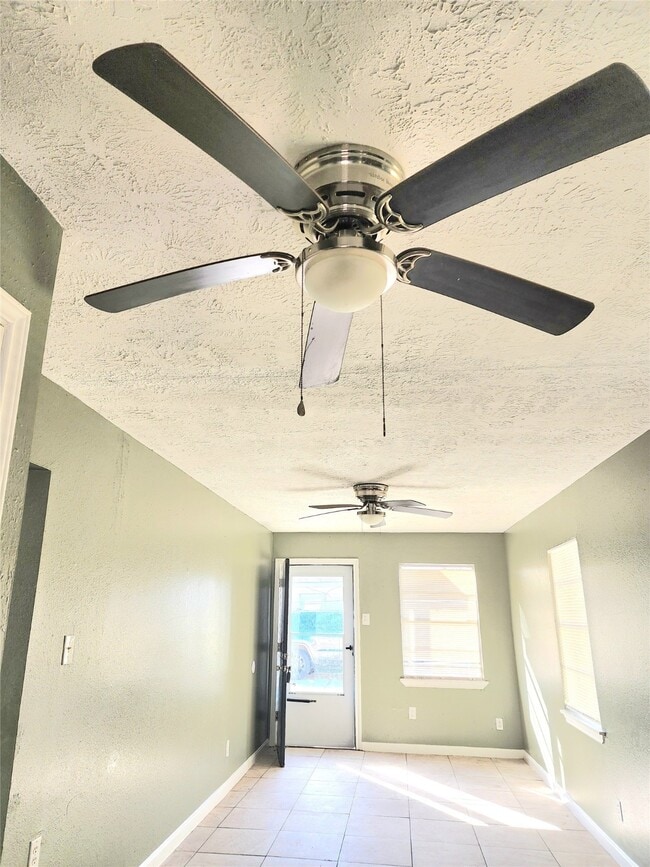 Photo - 3117 Christie St