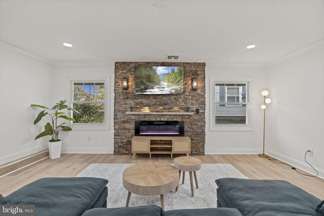 Photo - 5 Burgess Ln