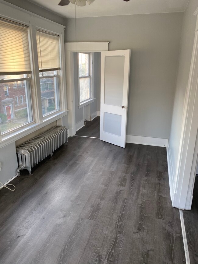 Building Photo - 1500 Dormont Ave Unit 2