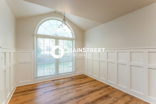 Photo - 3 Bedroom Pet-Friendly Home in Shelbyville, KY with Main Street Renewal