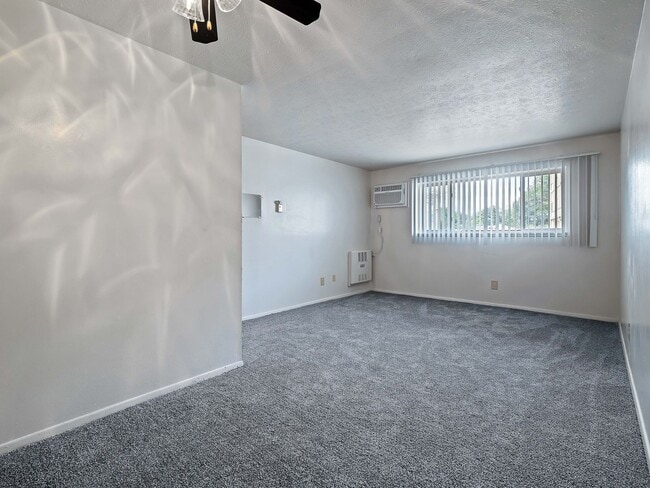 Photo - Cross Creek Apartments