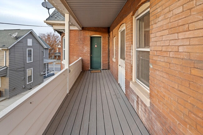 Private rear 2nd floor entrance - 511 York St Unit Apartment 2