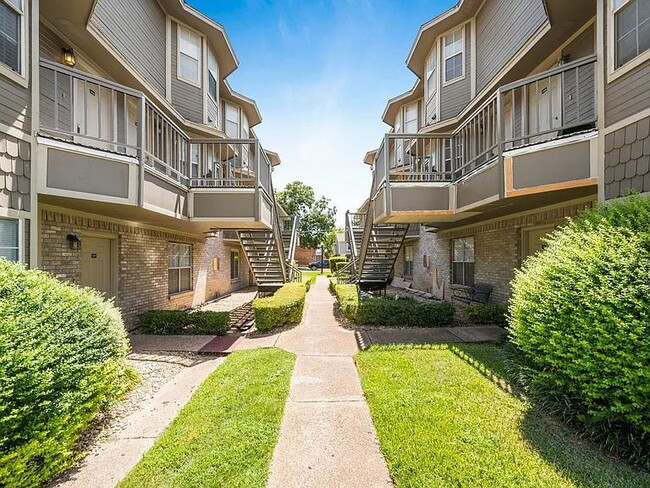 Building Photo - 1317 Speight Ave