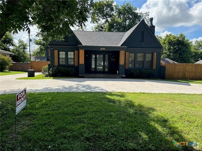 Building Photo - 1307 N Main St Rental