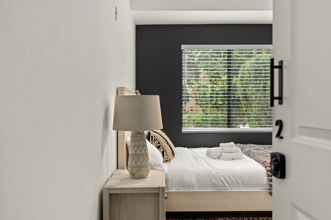 Photo - 1702 Malcolm Ave Unit Single Room 2 - 2