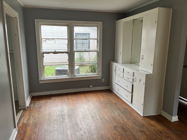 Photo - 1225 Delhi St