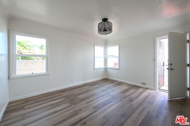 Photo - 4430 W 134th St Unit B