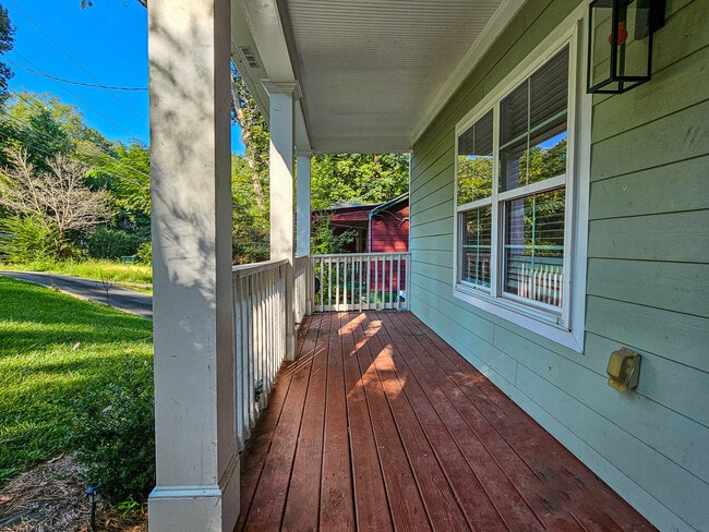 Photo - 2355 Hill St NW