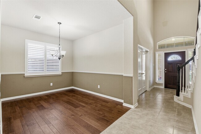 Photo - 114 Forest Elk Pl