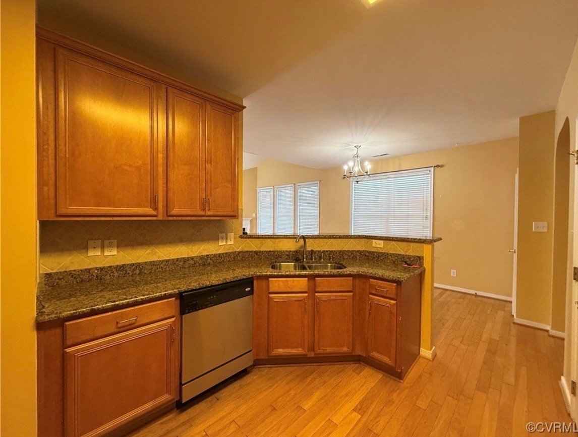 Photo - 850 Parkland Pl