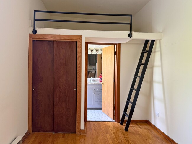 Photo - 611 W Briar Pl Unidad 102