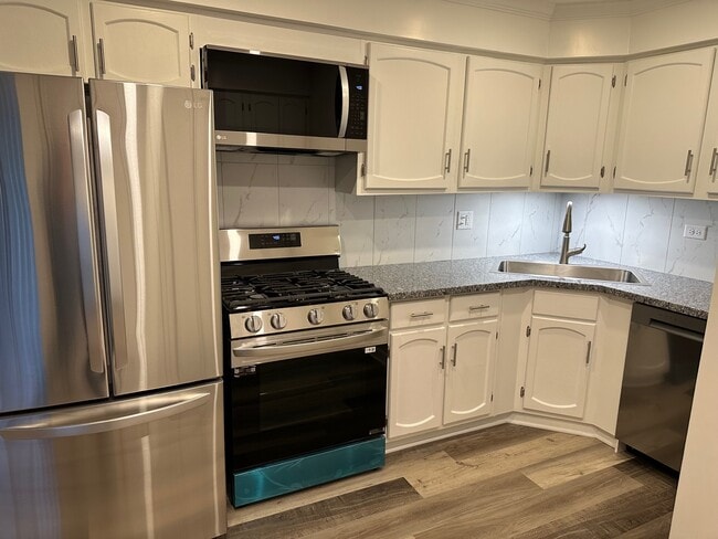 Building Photo - 249 N Gregory St Unit 11