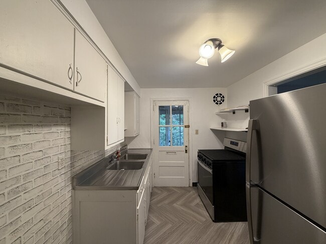 Photo - 100 Mount Lebanon Blvd