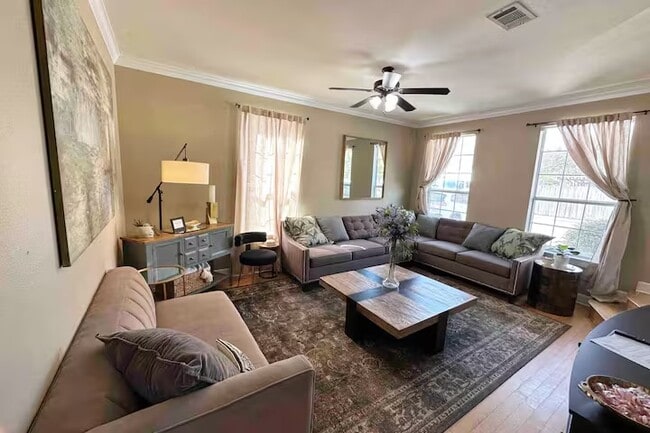 Photo - 2210 Christian St