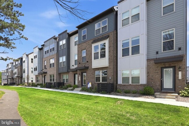 Building Photo - 2118 Acadia Rd