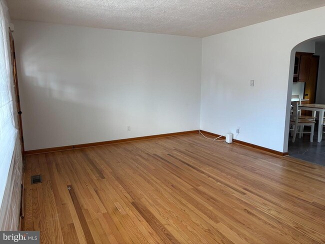 Photo - 8105 Winchester Ave