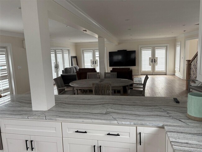 Photo - 2 Bay 9th St