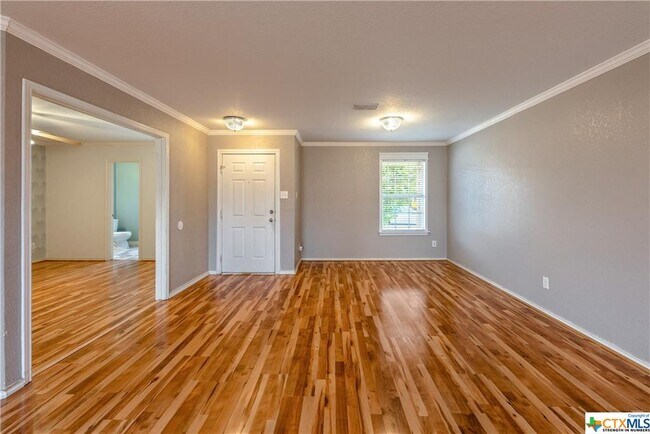 Photo - 675 NW Crossing Dr