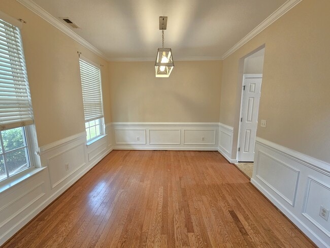 Photo - 232 Worcester Ln