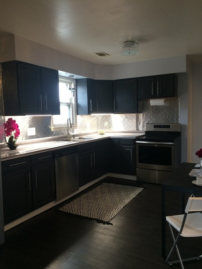 Photo - 817 E Jefferson St Unit Upper