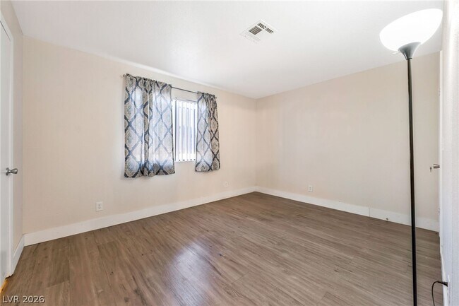 Photo - 4300 N Lamont St Unit 200