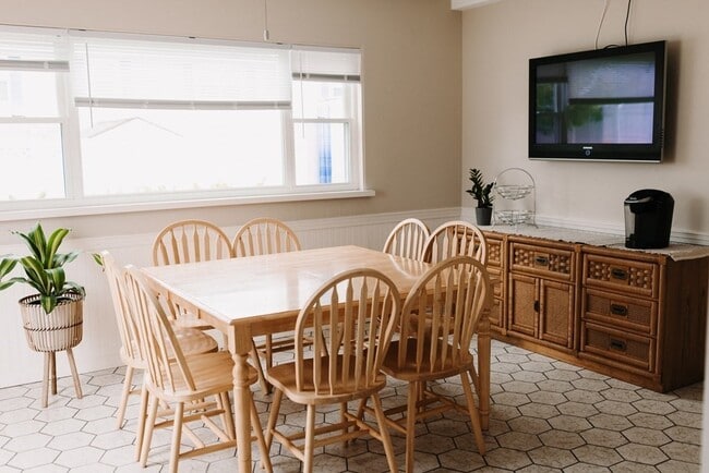 Photo - 212 Bristol St