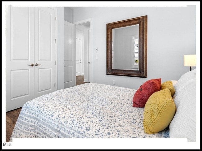 Photo - 153 Abercorn Cir