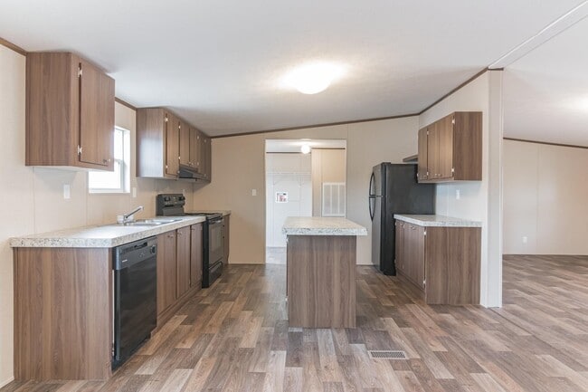 Photo - 104 E Castleshoals Dr