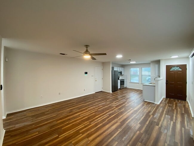 Photo - Washer/Dryer Included – Move-In Ready Home in Hills of Shaenfield!