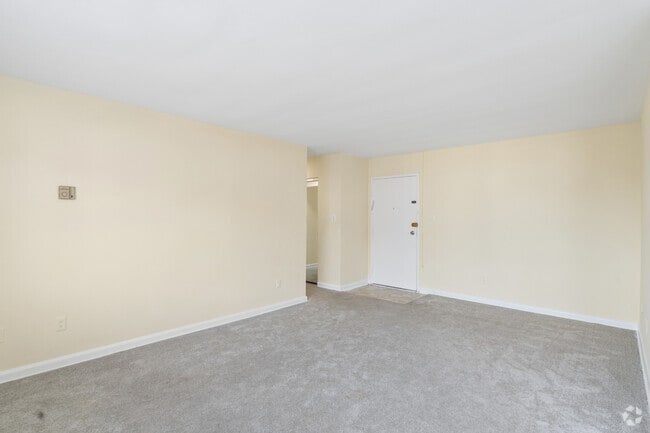 1BR, 1BA - 832SF - Living Room