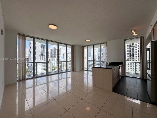 Photo - 1111 SW 1st Ave Unidad 1525-N