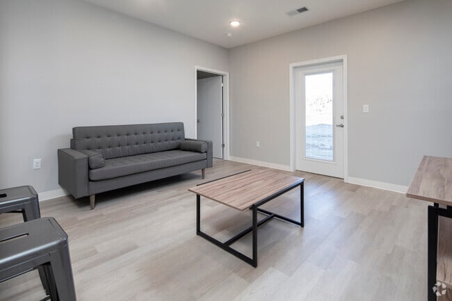 2BR, 2BA - 726SF