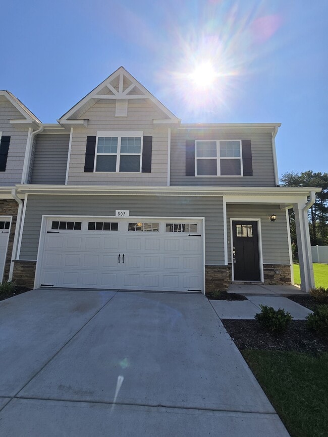 Photo - 807 Pryor St