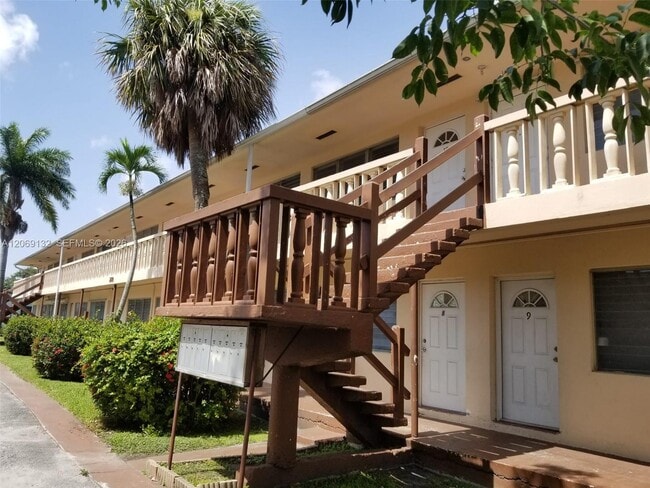 Building Photo - 280 SW 11th Ave Unit 18