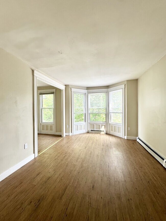 Building Photo - 281 Ontario St Unit 2