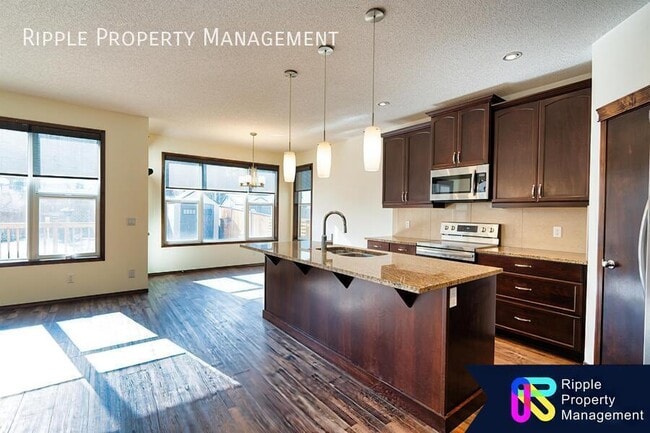 Building Photo - Modern 5 Beds, 3.5 Baths Single- Family | 2 Pets Allowed No Weight Limit